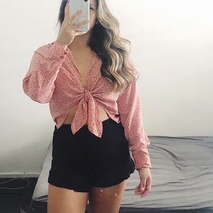 🚫SOLD🚫 Front tie crop top